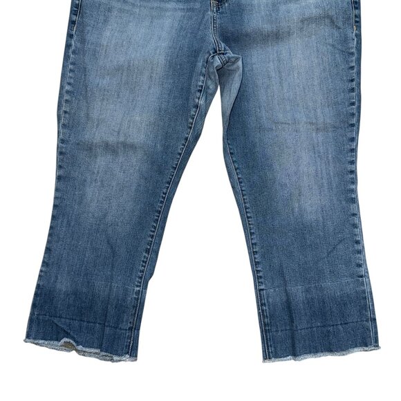 READ Torrid Plus Size Crop Jeans Womens 20 Blue Denim Stretch Distressed Frayed - Picture 4 of 8